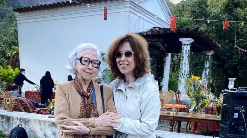 Fernanda Montenegro e a filha Fernanda Torres são abençoadas pelo papa Francisco