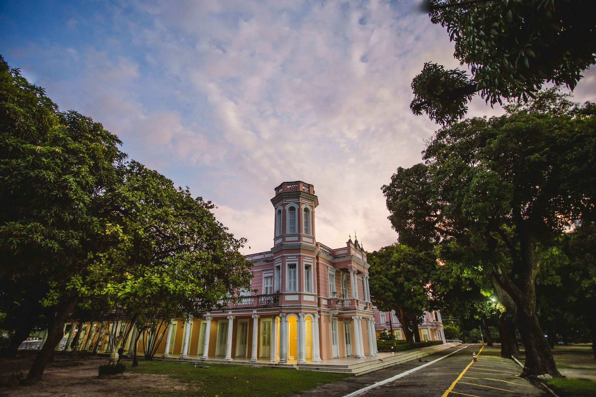 ￼FACHADA da Reitoria da UFC na Avenida da Universidade (Foto: AURÉLIO ALVES)