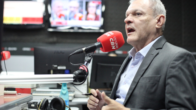 José Sarto (PDT), prefeito de Fortaleza, durante entrevista na Rádio O POVO CBN