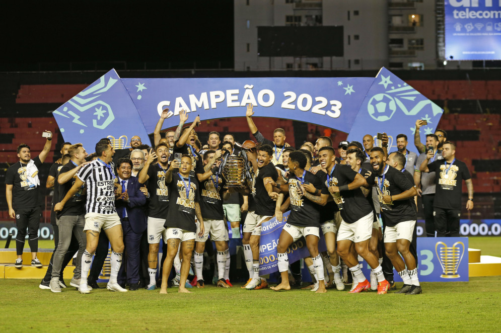 Jogadores do Ceará comemoram tricampeonato da Copa do Nordeste(Foto: Rafael Ribeiro / CBF)