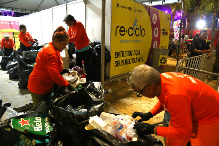 A estrutura do réveillon contou com pontos de entrega voluntária ao longo do aterro e duas centrais do Re-ciclo