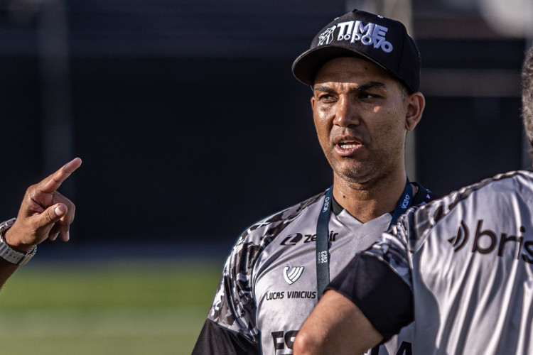  Lucas Vinicius, preparador físico do Ceará, durante treino da equipe