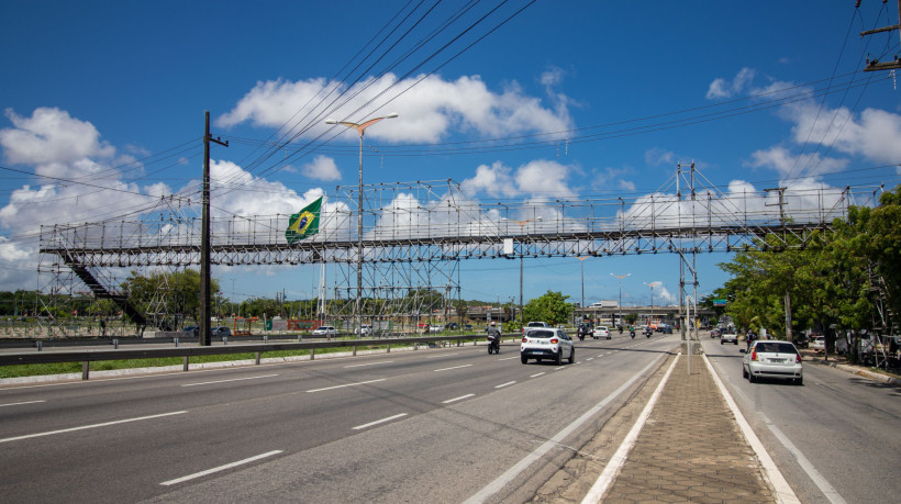 Trecho da BR-116 em Fortaleza, no Ceará. (Foto: Samuel Setubal/ O Povo)