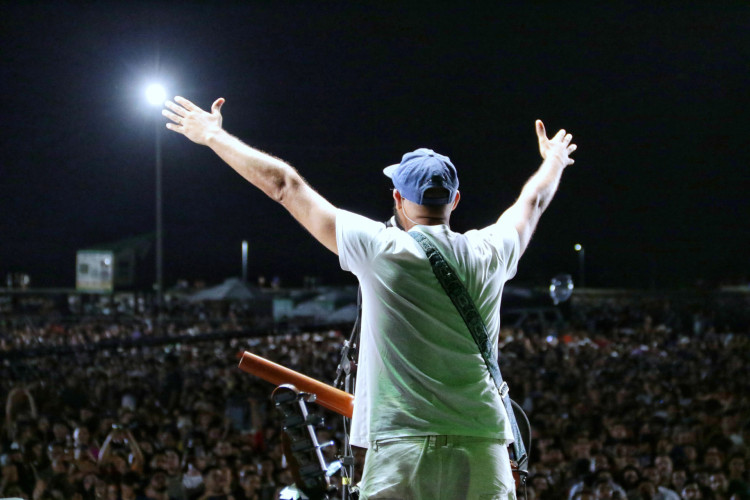 FORTALEZA-CE,BRASIL, 06-01-2024: Férias na PI. Show dos Gilsons no Aterrinho da Praia de Iracema. (Foto: Yuri Allen/O Povo) 
