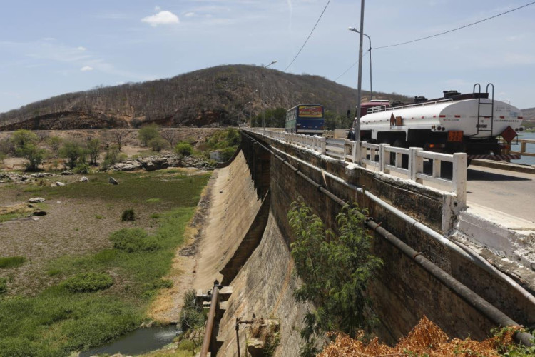 Foto de apoio ilustrativo (barragem do açude de Quixeramobim). Ao todo, 19 municípios cearenses receberão obras de recuperação em barragens