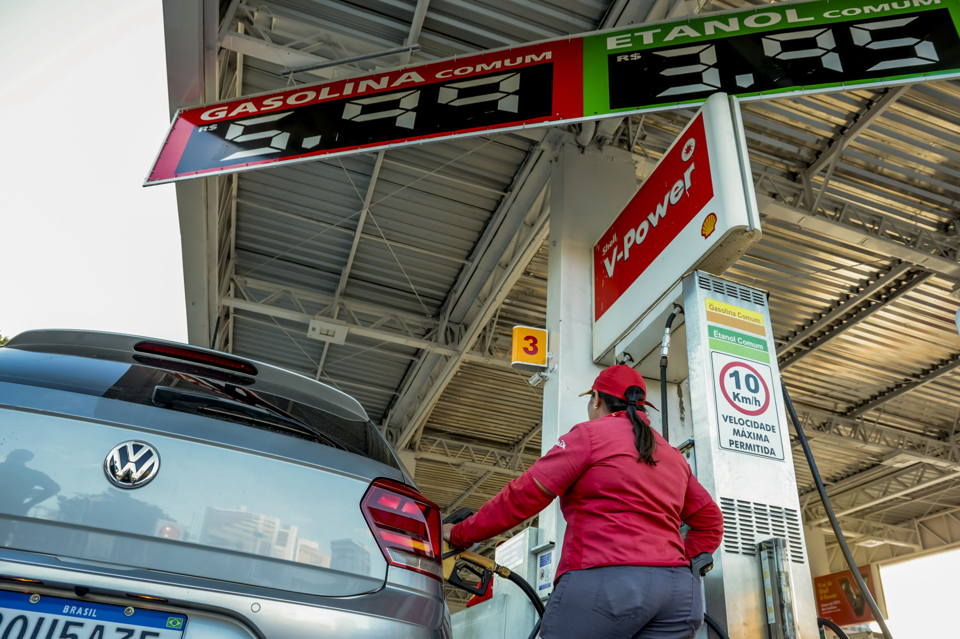 No Ceará, o preço médio de revenda da gasolina comum foi de R$ 5,91 (Foto: FCO FONTENELE)