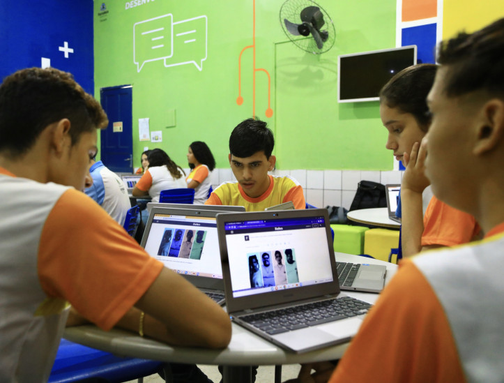 Juventude Digital, coordenado pela Fundação de Ciência, Tecnologia e Inovação de Fortaleza (Citinova) em parceria com as Secretarias da Educação e da Juventude de Fortaleza, possui um eixo de atuação específico para a formação de jovens para o mercado de jogos 