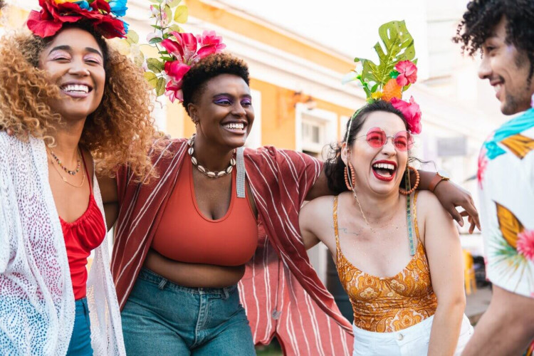 Algumas cidades brasileiras se destacam pelas festas de Carnaval (Imagem: Vergani Fotografia | Shutterstock)