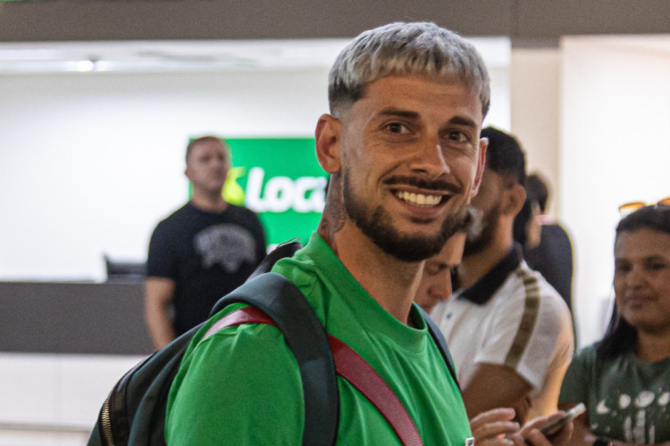 Facundo Castro, novo atacante do Ceará, em desembarque na capital cearense