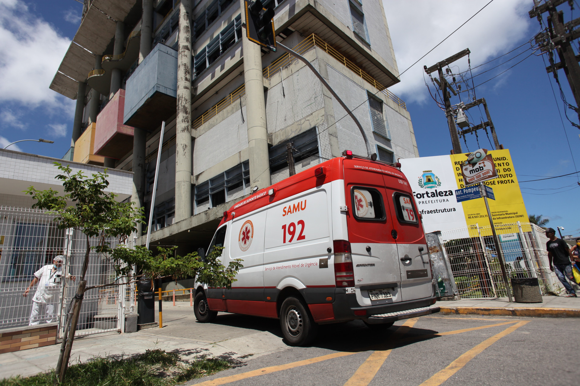 ￼CRIANÇA, vítima de um tiroteio em Fortaleza, está no IJF-Centro   (Foto: FÁBIO LIMA)