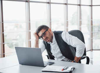 Os jovens, principalmente, não veem sentido em trabalhar seis dias por semana, oito horas por dia.