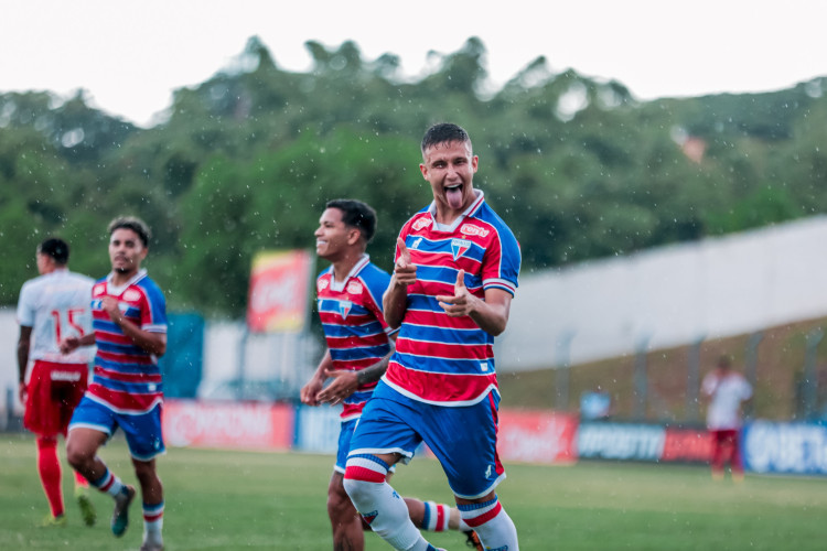 Iarley marcou três gols na goleada do Fortaleza diante do Internacional, pela Copinha.