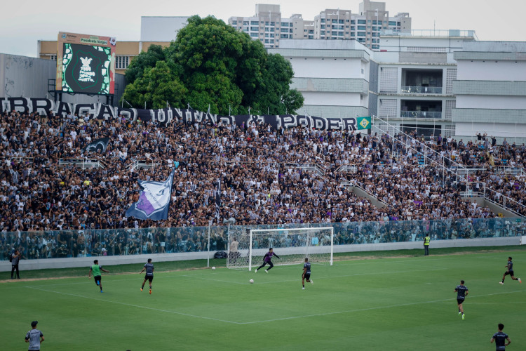 Torcida alvinegra compareceu ao PV em grande número
