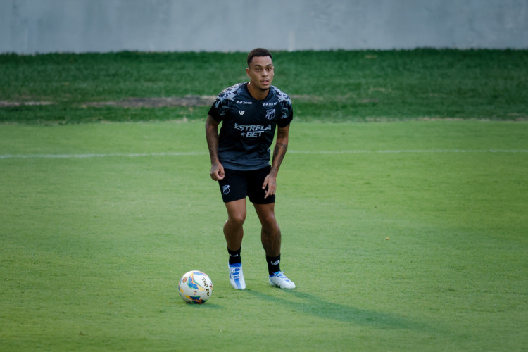 FORTALEZA-CE, BRASIL, 13-01-2023: Bruninho. Treino aberto do Ceará Esporte Clube no Estadio Presidente Vargas. (Foto: Aurélio Alves/O Povo)