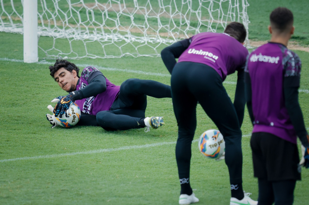 Goleiro Richard em treino aberto do Ceará Esporte Clube no Estádio Presidente Vargas(Foto: AURÉLIO ALVES)