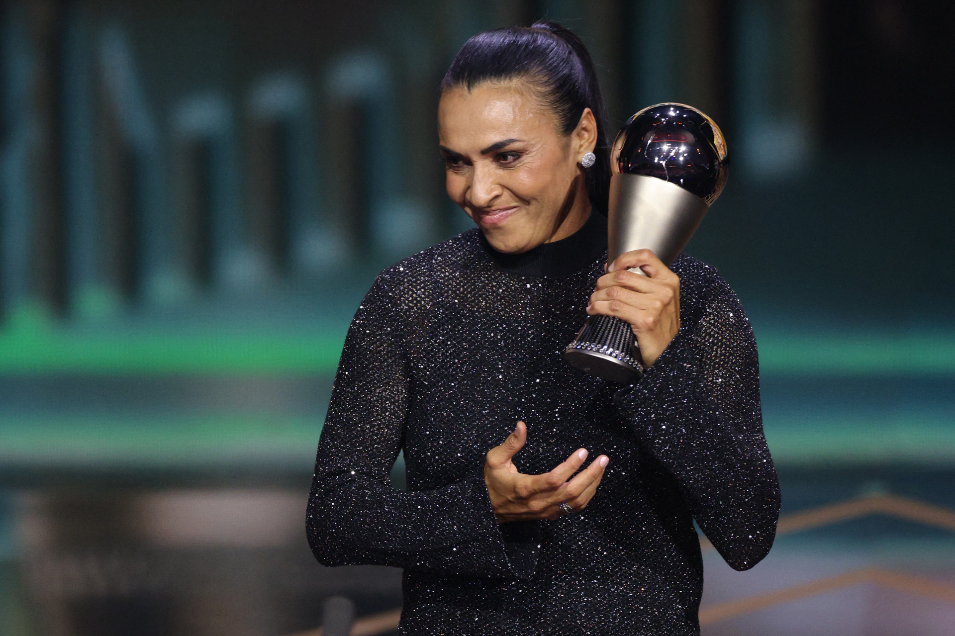 ￼MARTA durante a cerimônia do Best FIFA Football Awards 2023, em Londres (Foto: Adrian Denis/AFP)