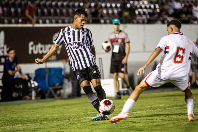 Jotavê em atuação pela Copa São Paulo de Futebol Júnior