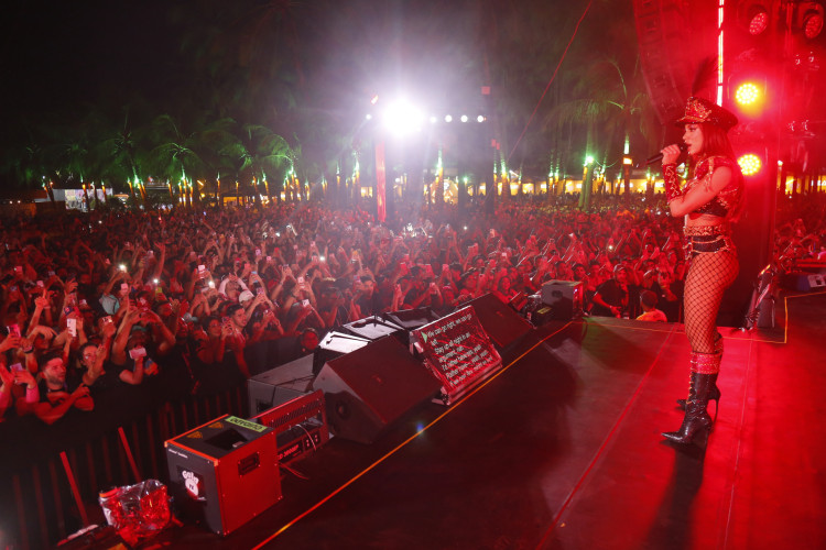 Anitta apresentou repertório de sucessos no Marina Park(Foto: João Filho Tavares)