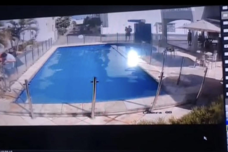 A criança foi vítima de afogamento em uma piscina localizada dentro de um condomínio no bairro Itaperi 