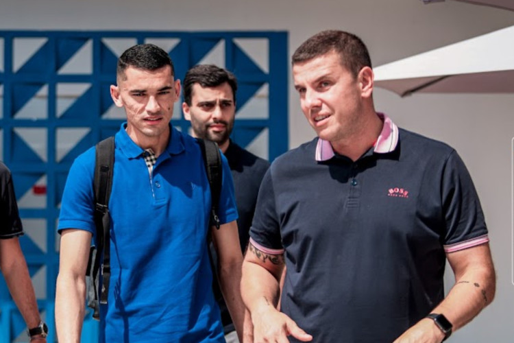 Santos, novo goleiro do Fortaleza, com Marcelo Boeck no Pici