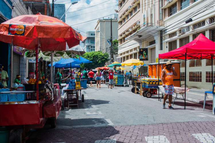 Imagem de apoio ilustrativo. Prefeitura inicia o cadastro de vendedores ambulantes interessados em trabalhar durante o Carnaval na avenida Domingos Olímpio e na Praça João Gentil