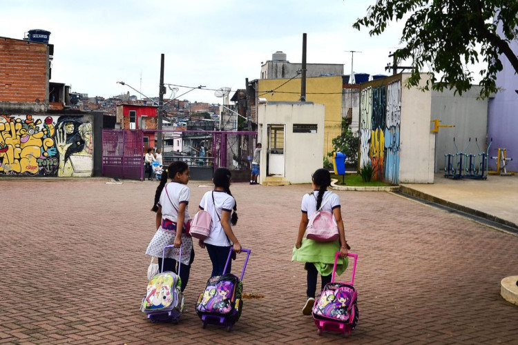 Lei prevê acesso da comunidade escolar à atenção psicossocial 