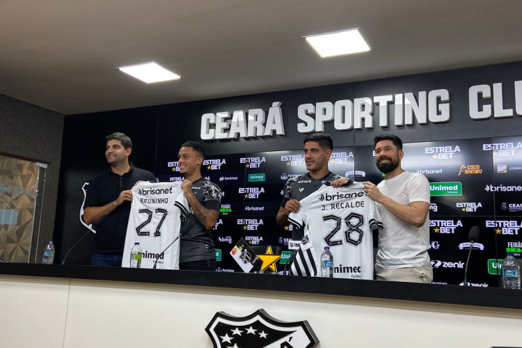 Bruninho foi apresentado pelo Ceará ao lado de Jorge Recalde