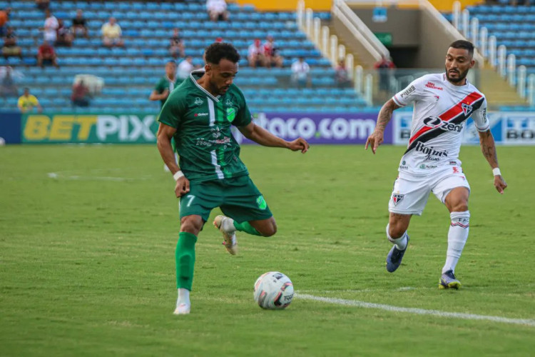 Ferroviário e Floresta se enfrentam no estádio Presidente Vargas pela rodada de abertura do  Campeonato Cearense 2024. 