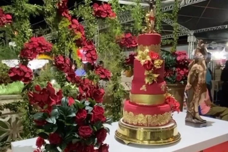 O bolo é um dos itens mais cobiçados do tradicional leilão paroquial