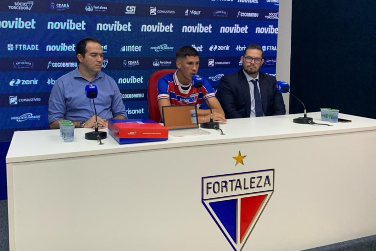 Zagueiro argentino Tomás Cardona foi apresentado nesta terça-feira, 23, no Pici, ao lado do presidente do clube, Alex Santiago, e do CEO, Marcelo Paz. 