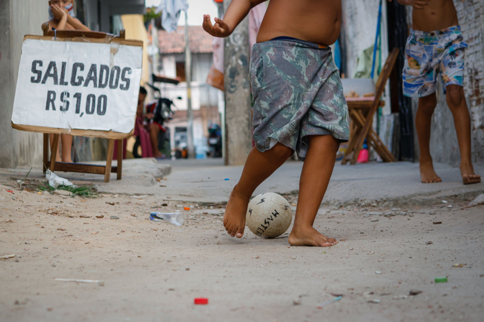 Favela no bairro Barroso, em Fortaleza.(Foto: AURÉLIO ALVES)