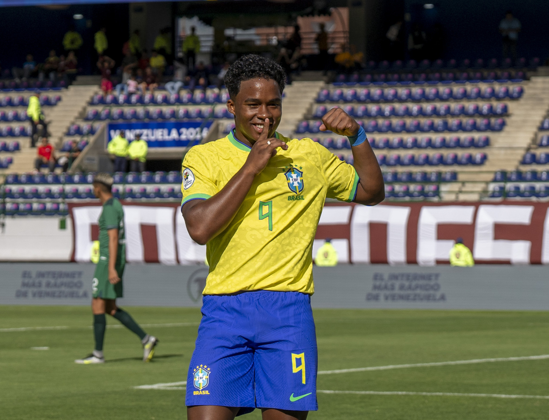 Endrick comemora gol no jogo Brasil x Bolívia pelo pré-Olímpico (Foto: Joilson Marconne/CBF)