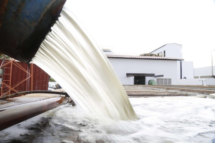 A adutora será uma integração do sistema adutor Acarape do Meio ao Polo Industrial Químico de Guaiúba