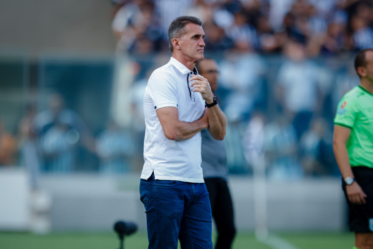 Vagner Mancini, treinador do Ceará, em jogo no Presidente Vargas.