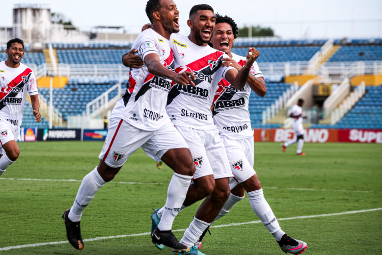 Ferroviário e Atlético-Ce se enfrentaram neste domingo, 28, no estádio Presidente Vargas, pelo Campeonato Cearense.