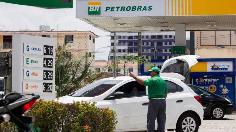 Gasolina variou entre R$ 5,79 e R$ 6,79 nos postos de combustível