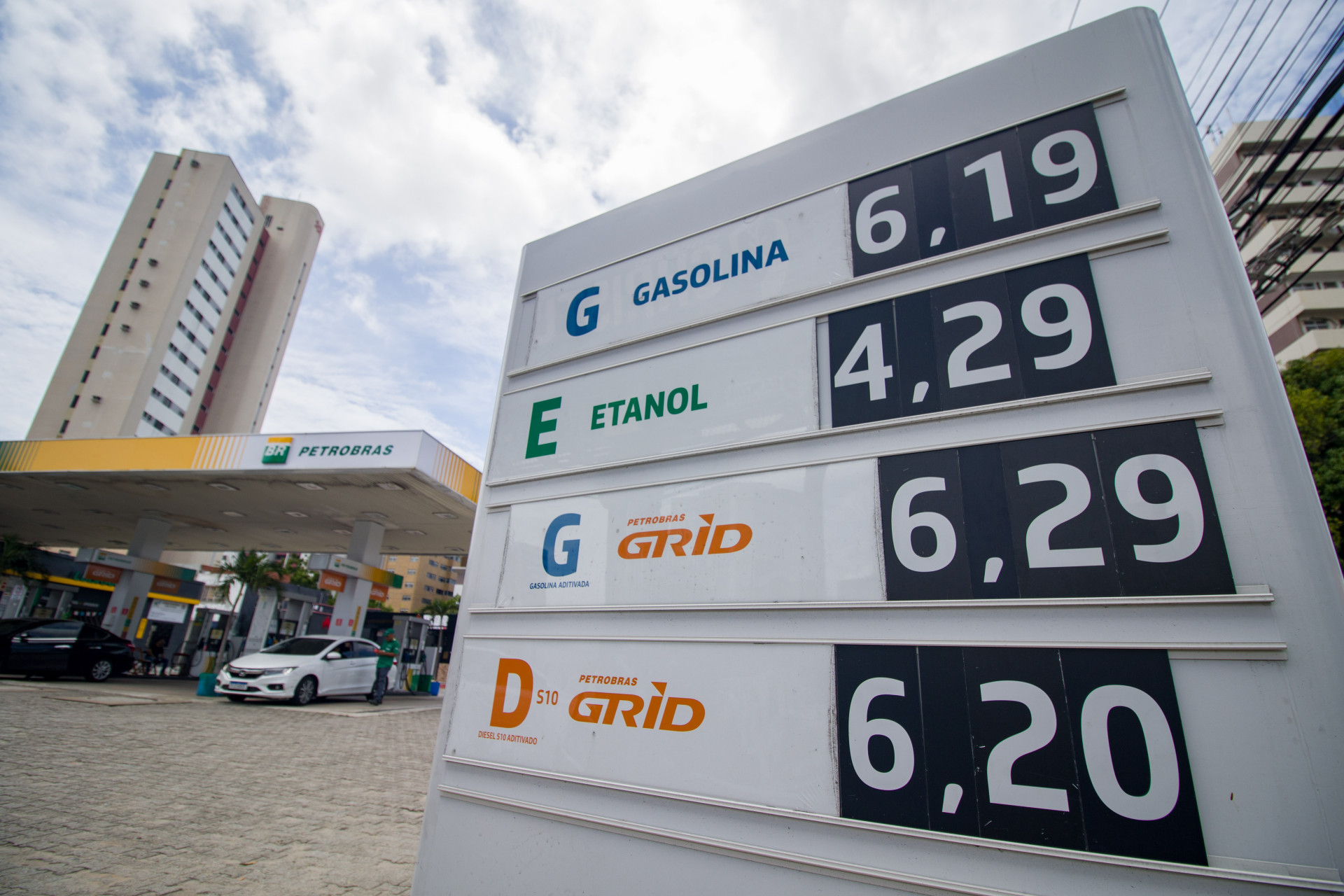 A defasagem média do diesel nas refinarias da Petrobras chegou a 22% na última sexta-feira, enquanto na gasolina ficou em 13% (Foto: Samuel Setubal)