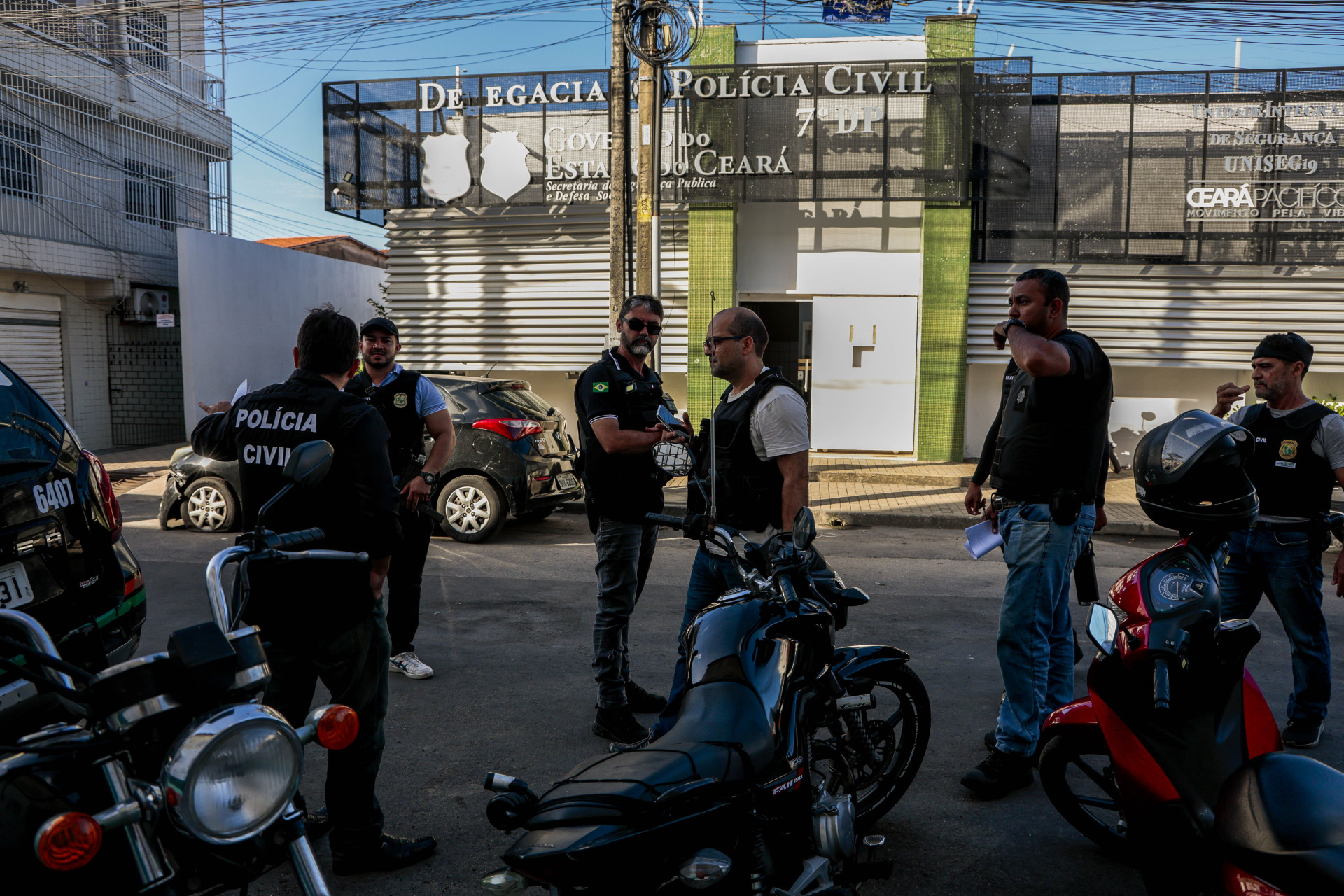 ￼POLICIAMENTO foi reforçado no Pirambu (Foto: FCO FONTENELE)