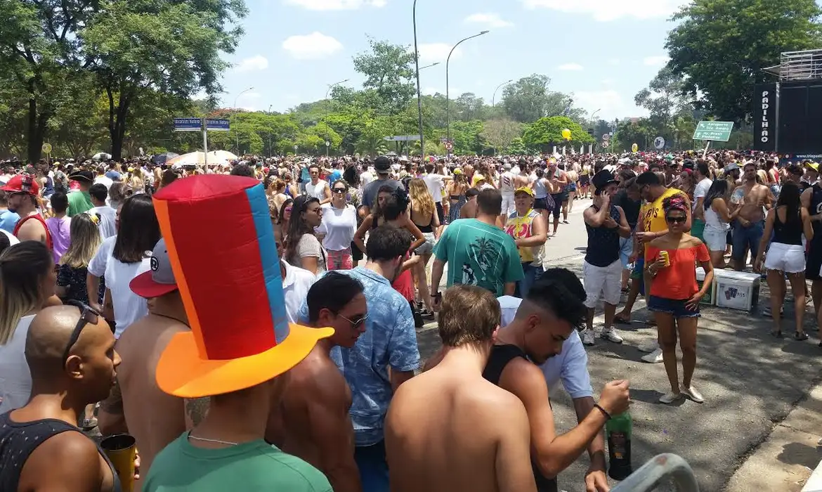 pelo menos 129 blocos de rua cancelam participação no carnaval de sp