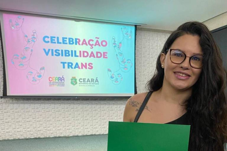 ￼ÊMY é a primeira 
professora trans do IFCE