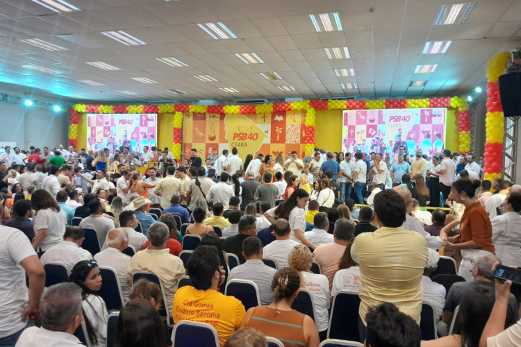 Evento de filiação do senador Cid Gomes, da ex-governadora Izolda Cela e de dezenas de prefeitos cearenses que desembarcam no PSB, neste domingo, 4 de fevereiro de 2024