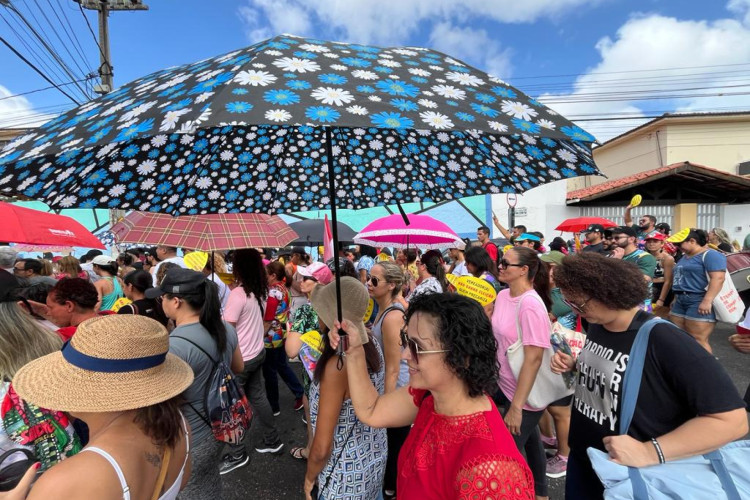 ￼MANIFESTAÇÃO dos professores da rede municipal de Fortaleza ontem