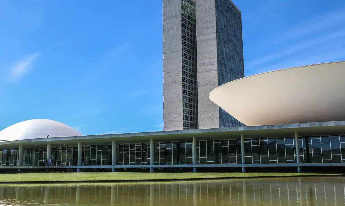 Projetos de regulamentação da reforma tributária estão sendo discutidos na Câmara dos Deputados. (Foto: Antônio Cruz/ Agência Brasil)