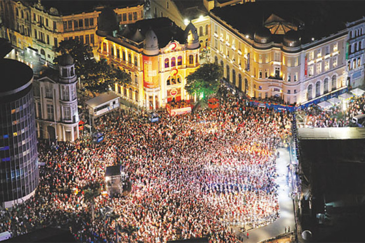 A praça do Marco Zero, em Recife, é o local aonde vai acontecer os principais shows na capital de Pernambuco 