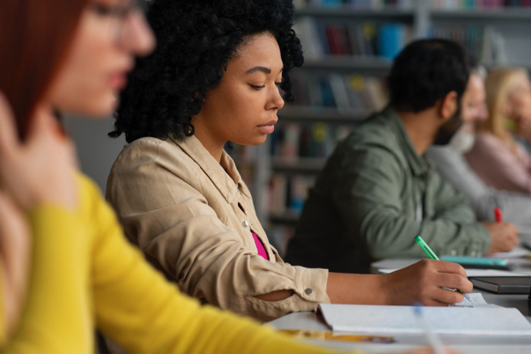 Foto de apoio ilustrativo. Aulas ocorrem em unidades do CVT e instituições parceiras