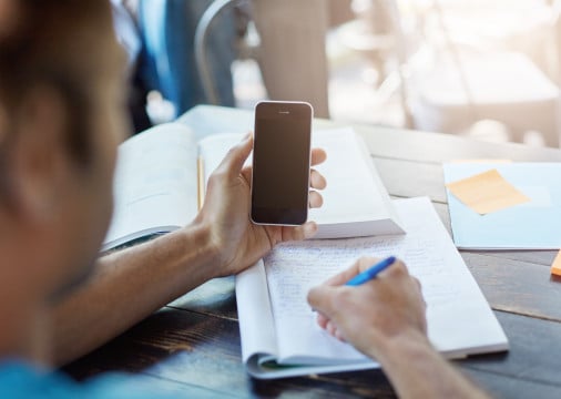 Segundo a recomendação do MPCE, o uso do aparelho em sala de aula poderá ser feito apenas se estiver vinculado à realização de alguma atividade pedagógica