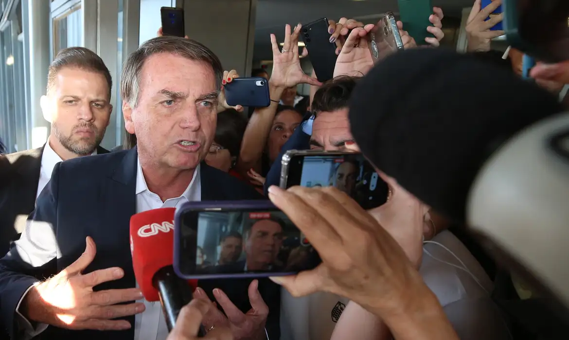 PASSAPORTE de Bolsonaro foi entregue às autoridades