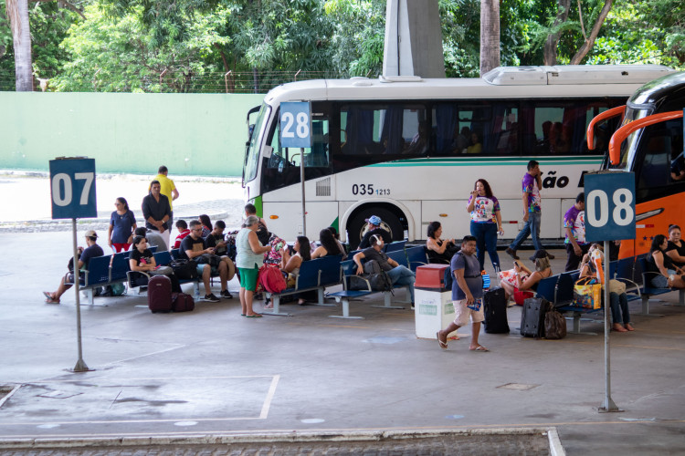 FORTALEZA, CEARÁ, BRASIL, 09-02-2024: movimentação de pessoas na Rodoviária de Fortaleza neste Carnaval em direção ao interior do Estado. (Foto: Samuel Setubal/ O Povo)