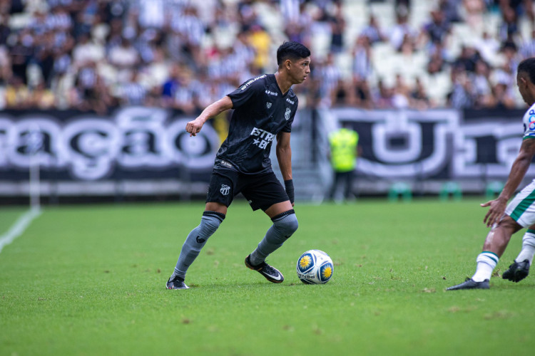 Atacante Erick Pulga no jogo Ceará x Altos, no Castelão, pela Copa do Nordeste 2024