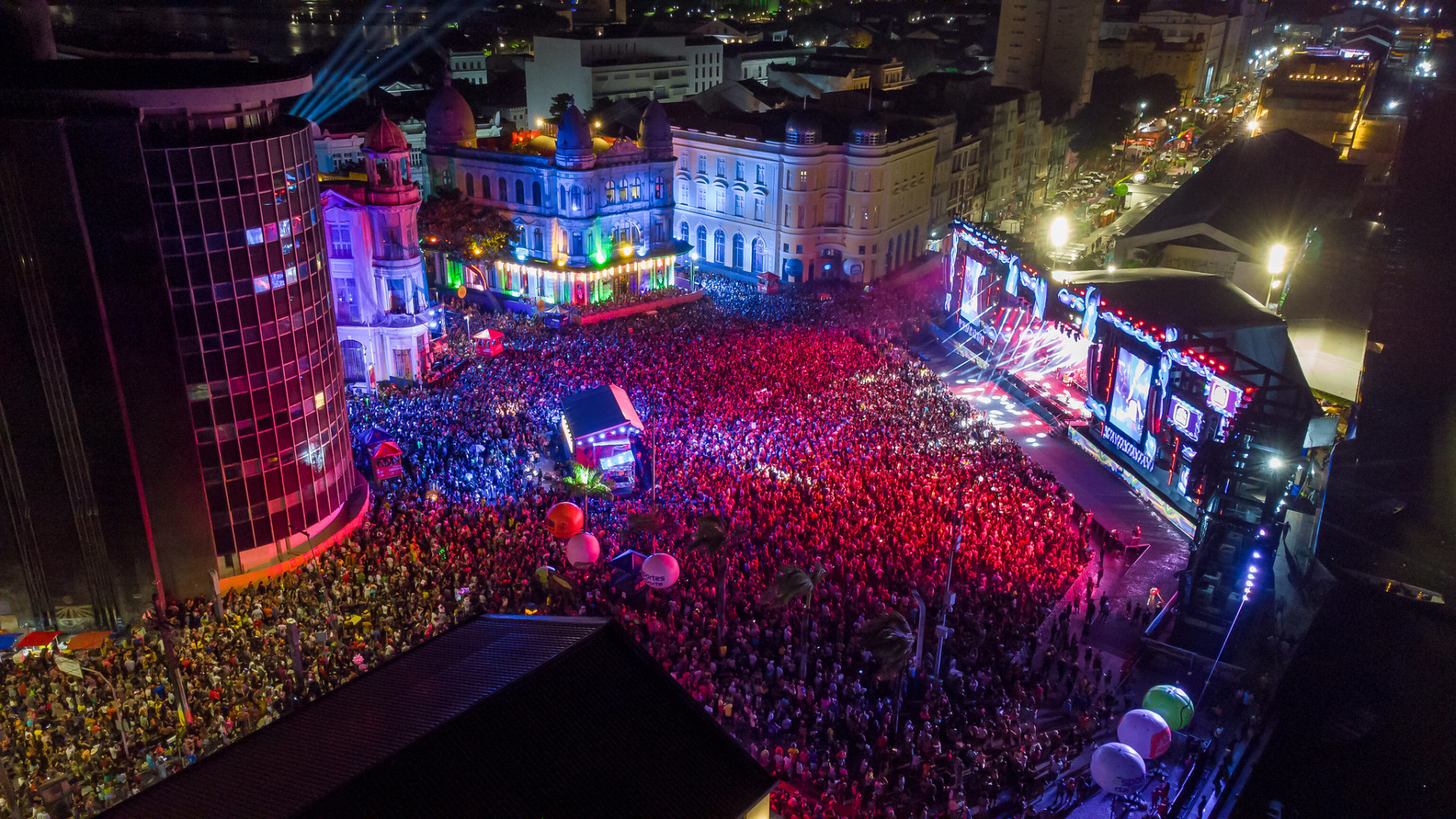 Foto áerea da abertura do Carnaval do Recife no palco do Marco Zero (Foto: Wesley D'Almeira/PCR)